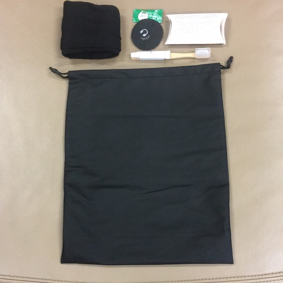 Lufthansa Toiletry Bag - Picture 2 of 10